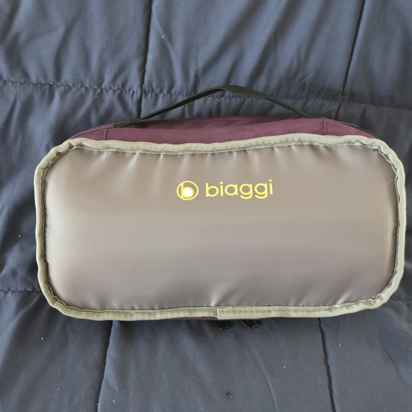 Biaggi Zipsak Backpack On-The-Go, Expands to 16"X12.5"X7" - Picture 1 of 11
